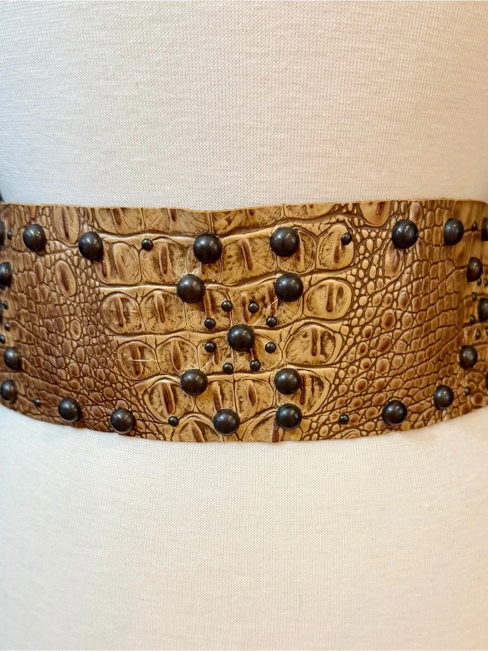 Studded Croc-Embossed D-Ring Waist Belt in Gold Metallic Leather